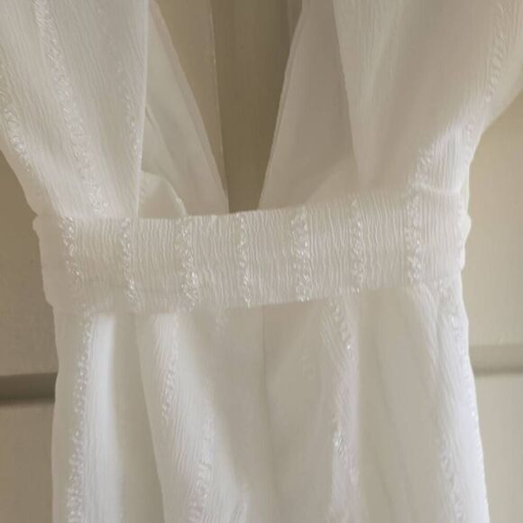 Showpo White Held Held High Playsuit, Deep V Front, Back Tie, NWT, Lined, Sz. 4 - Picture 4 of 5